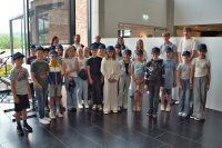 die neue 5a mit ihren Klassenlehrern, Klassenpaten und Klassenpater